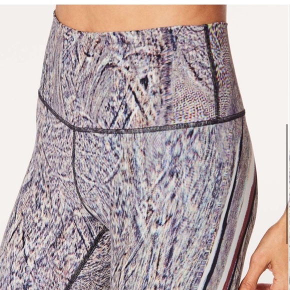 Lululemon wunder under high rise. A11 - Picture 3 of 6